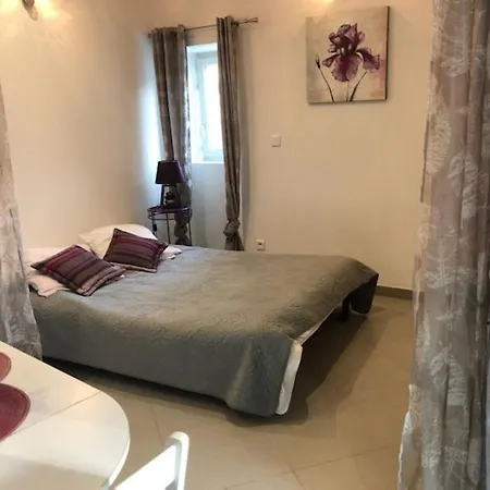 Maison Studio Avec Petit Jardin Arbellara
