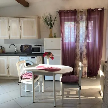Maison Studio Avec Petit Jardin Holiday home