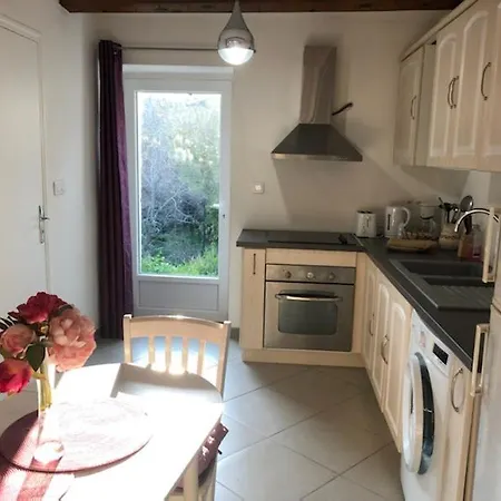 Holiday home Maison Studio Avec Petit Jardin Arbellara
